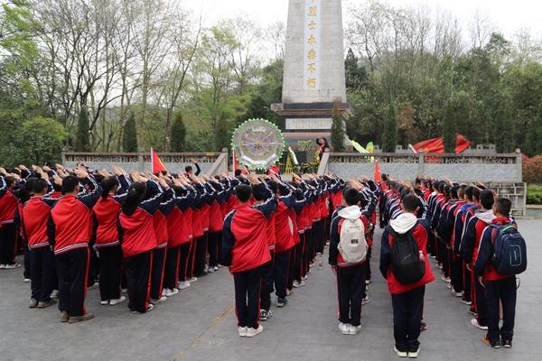相扑选手大跳跃